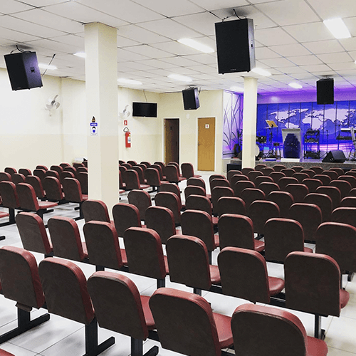 Caixas de som instaladas em igreja pela Deep Sound